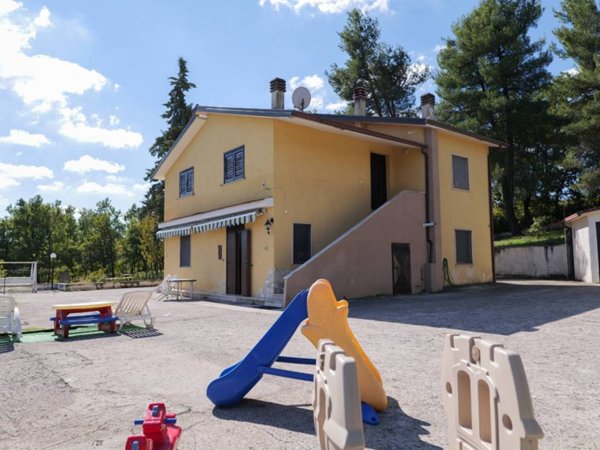 casa indipendente in vendita a Montemarano