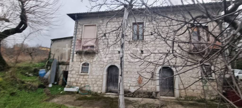 casa indipendente in vendita a Montemarano