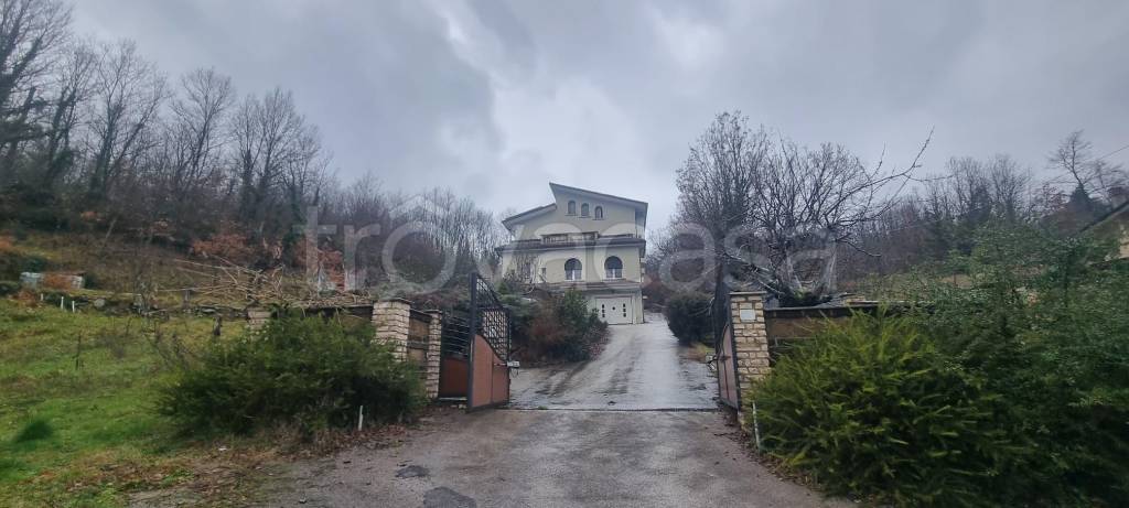 casa indipendente in vendita a Montemarano