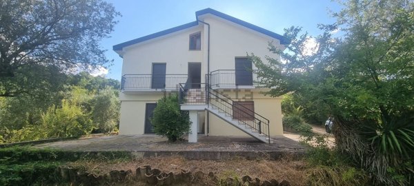 casa indipendente in vendita a Montemarano