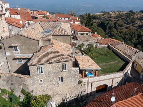 casa indipendente in vendita a Montemarano