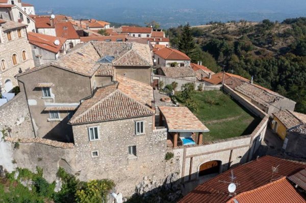 casa indipendente in vendita a Montemarano