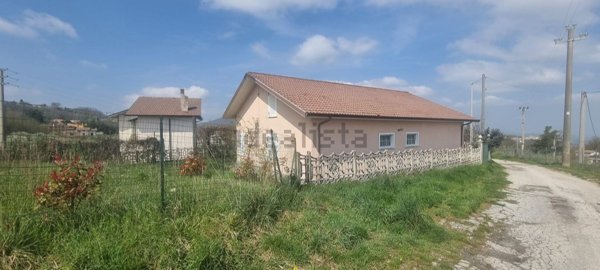 casa indipendente in vendita a Montemarano