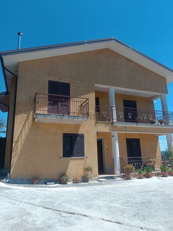 casa indipendente in vendita a Montemarano