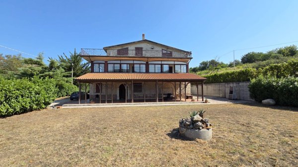 casa indipendente in vendita a Montemarano