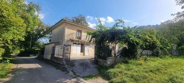 casa indipendente in vendita a Montemarano