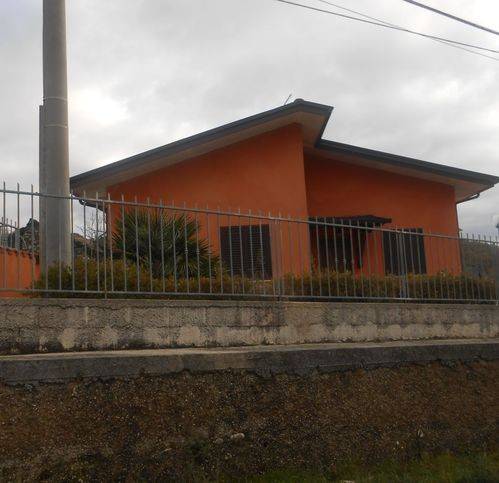 casa indipendente in vendita a Montemiletto