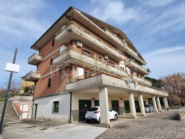 negozio in vendita a Montemiletto in zona Montaperto