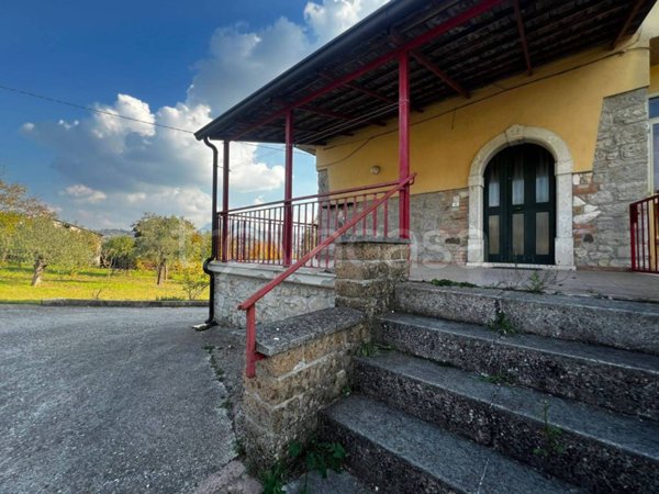 casa indipendente in vendita a Montemiletto