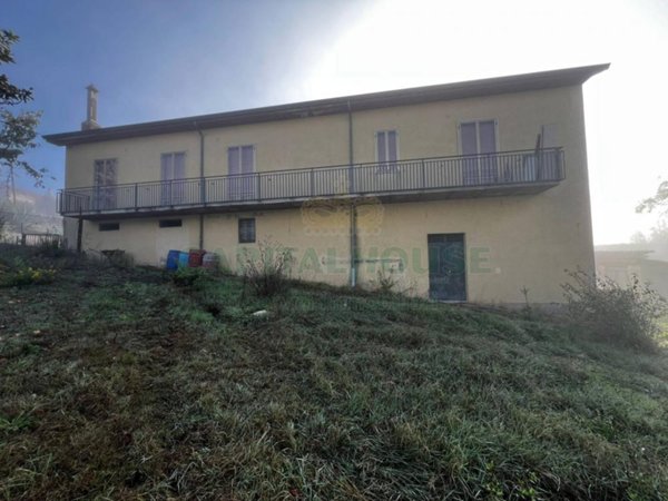 casa indipendente in vendita a Montemiletto