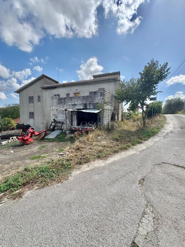 casa indipendente in vendita a Montemiletto