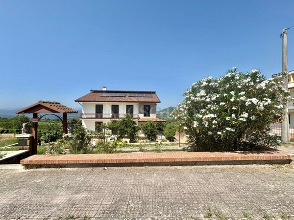 casa indipendente in vendita a Montemiletto