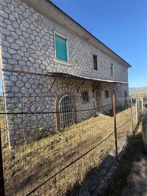 casa indipendente in vendita a Montemiletto