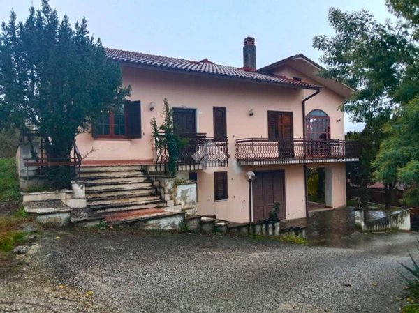 casa indipendente in vendita a Montemiletto in zona Montaperto