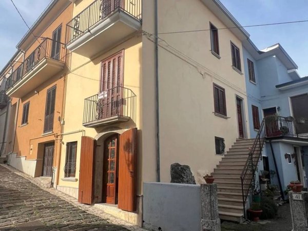 casa indipendente in vendita a Montemiletto