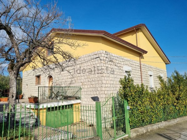 casa indipendente in vendita a Montemiletto in zona Caponi