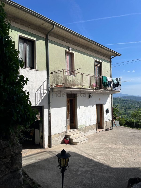 casa indipendente in vendita a Montemiletto in zona Montaperto