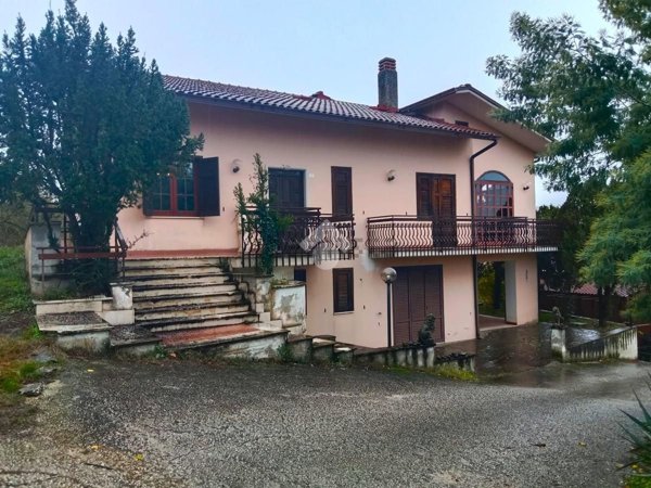 casa indipendente in vendita a Montemiletto in zona Montaperto