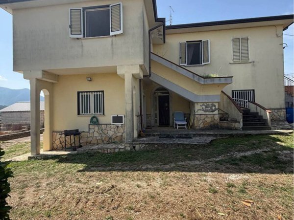 casa indipendente in vendita a Montemiletto