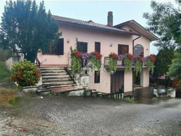 casa indipendente in vendita a Montemiletto in zona Montaperto