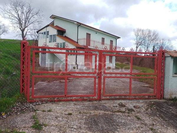casa indipendente in vendita a Morra De Sanctis in zona Orcomone