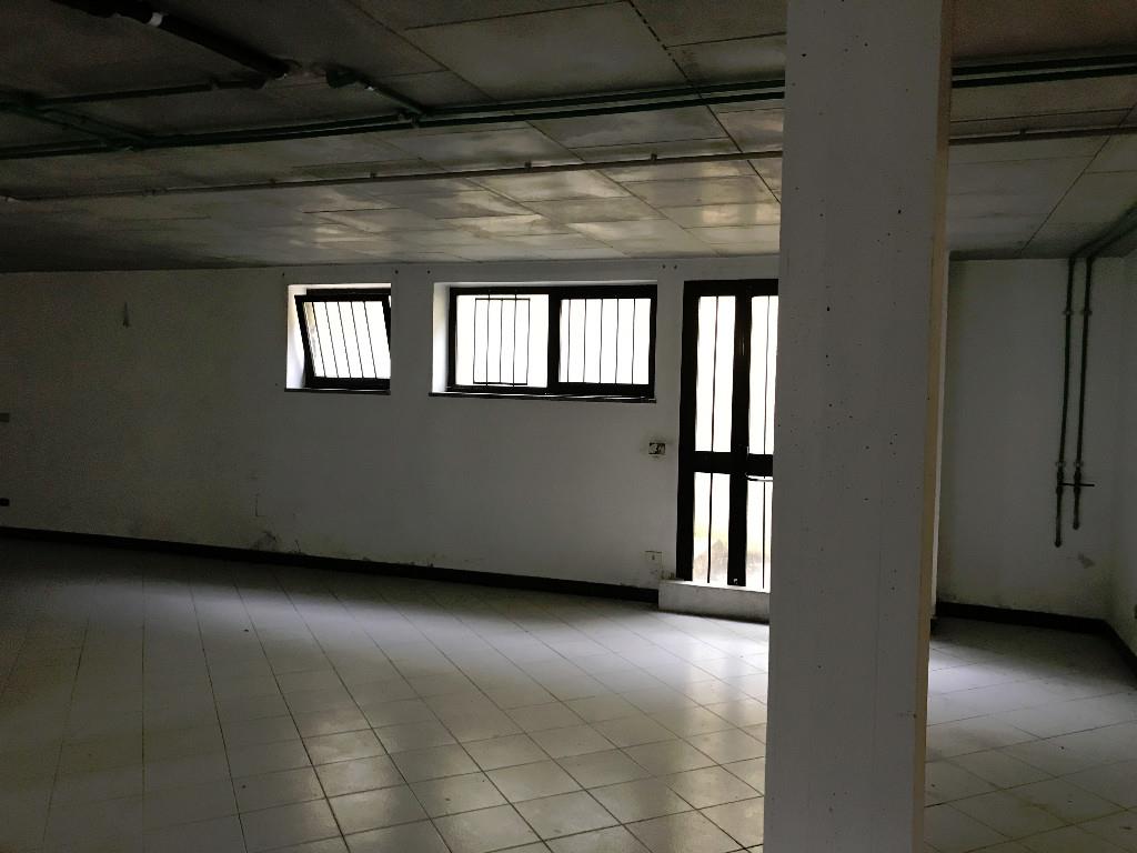 locale commerciale in vendita ad Albaretto della Torre in zona Tre Cunei