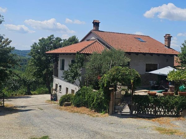 casa indipendente in vendita ad Albaretto della Torre in zona Sant'Antonino