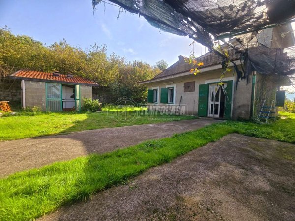 casa indipendente in vendita a Moschiano
