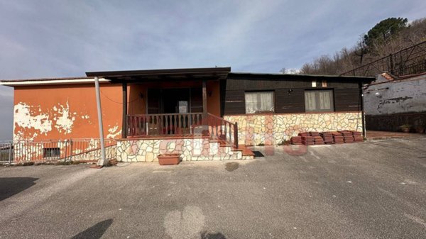 locale commerciale in vendita a Mugnano del Cardinale