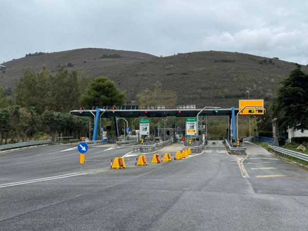 locale commerciale in vendita a Mugnano del Cardinale