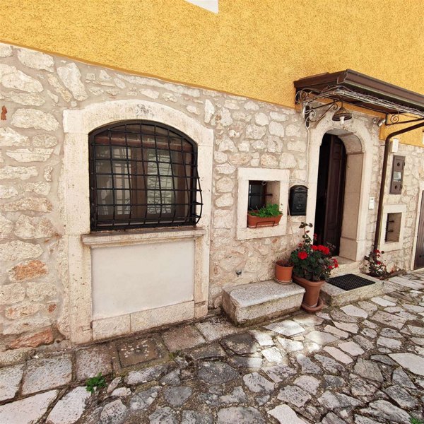 casa indipendente in vendita a Nusco