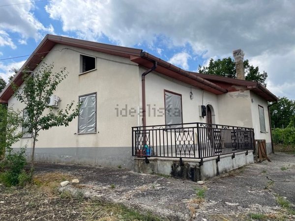 casa indipendente in vendita a Nusco