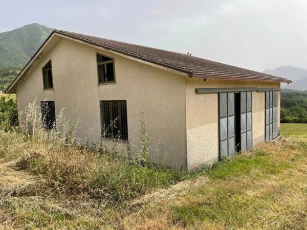 casa indipendente in vendita a Nusco