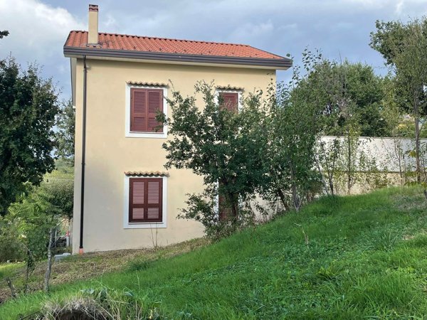 casa indipendente in vendita a Nusco