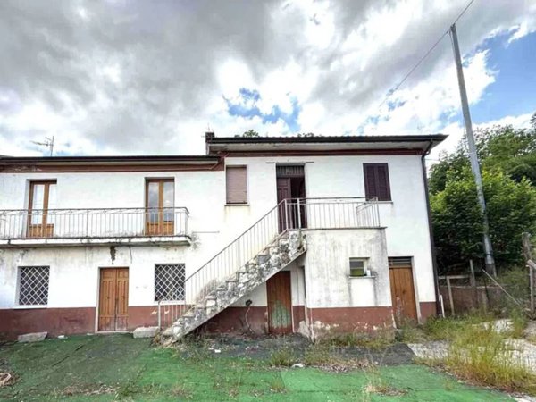 casa indipendente in vendita a Nusco