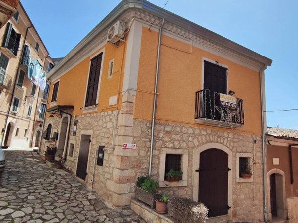 casa indipendente in vendita a Nusco