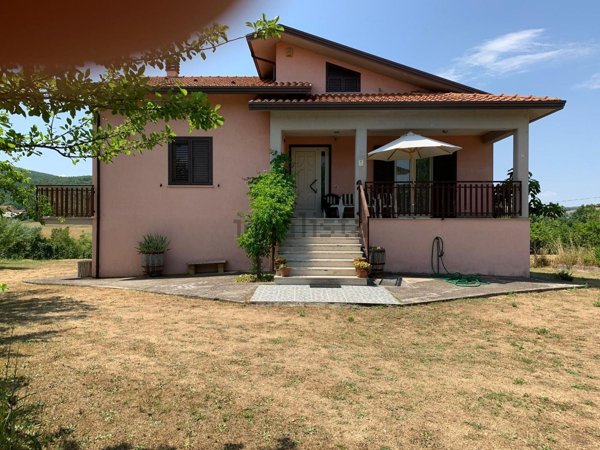 casa indipendente in vendita a Nusco