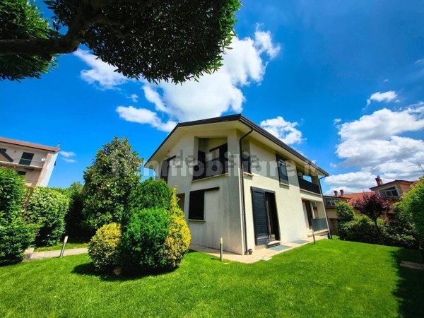 casa indipendente in vendita a Nusco