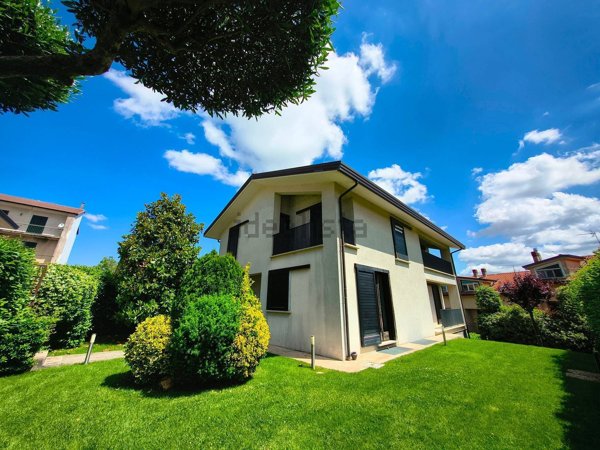 casa indipendente in vendita a Nusco