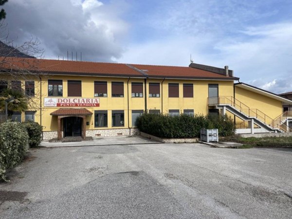 negozio in vendita ad Ospedaletto d'Alpinolo