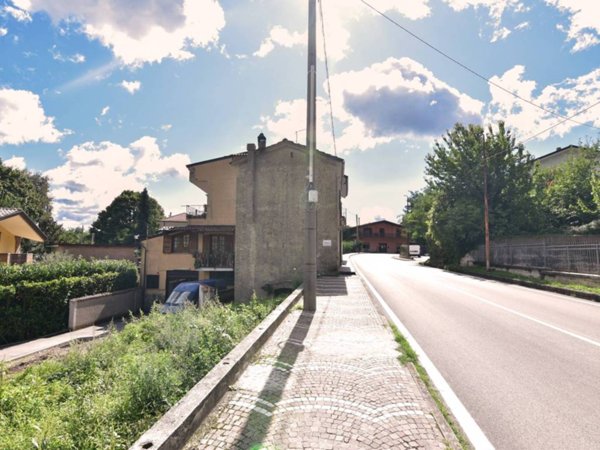 casa semindipendente in vendita ad Ospedaletto d'Alpinolo