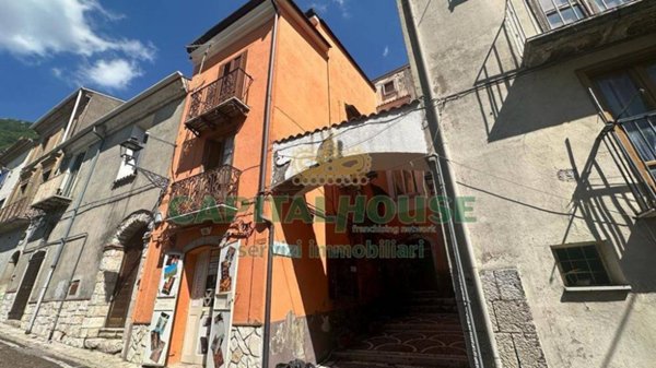 casa indipendente in vendita ad Ospedaletto d'Alpinolo