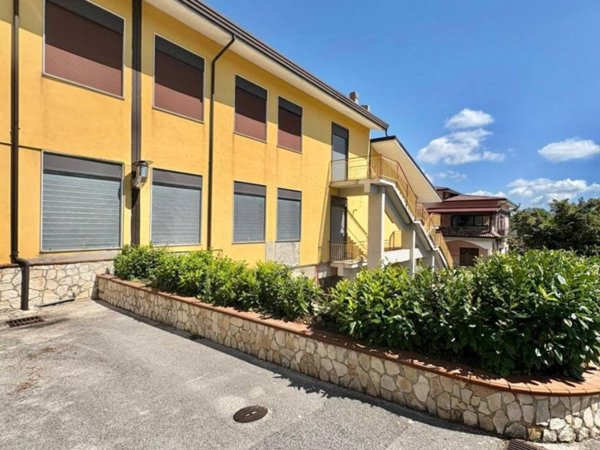 locale commerciale in vendita ad Ospedaletto d'Alpinolo