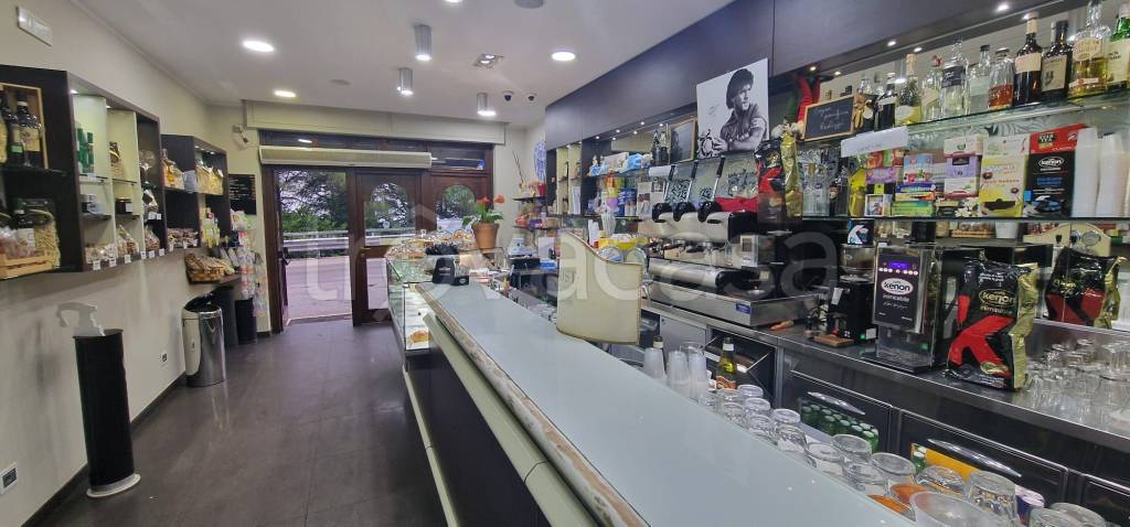 negozio in vendita ad Ospedaletto d'Alpinolo