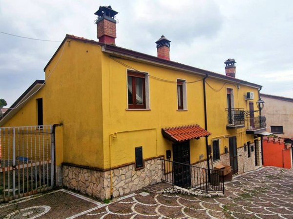 casa indipendente in vendita ad Ospedaletto d'Alpinolo