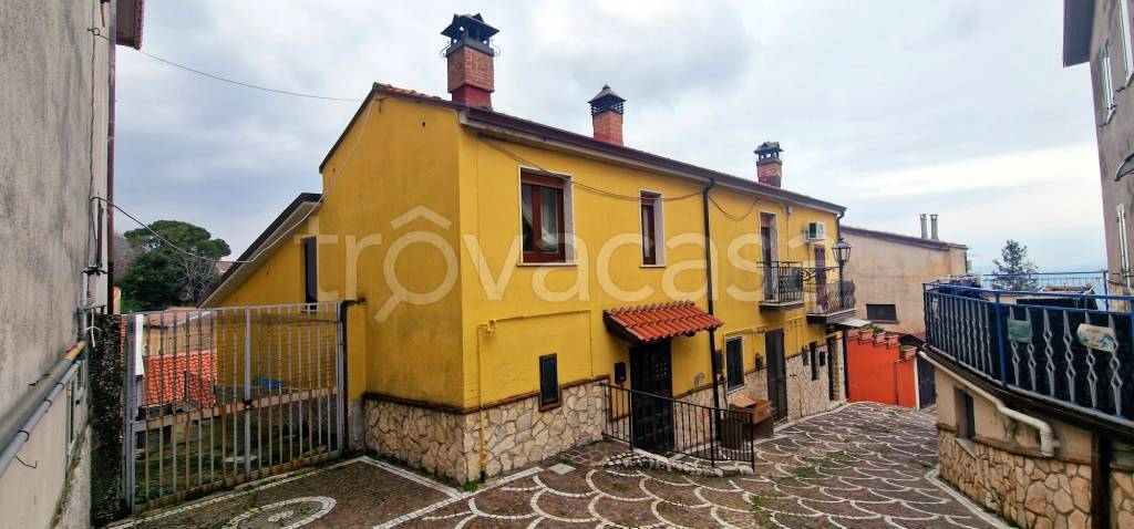 casa indipendente in vendita ad Ospedaletto d'Alpinolo