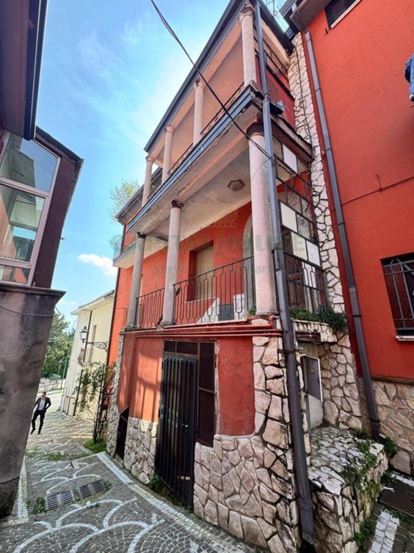 casa indipendente in vendita ad Ospedaletto d'Alpinolo