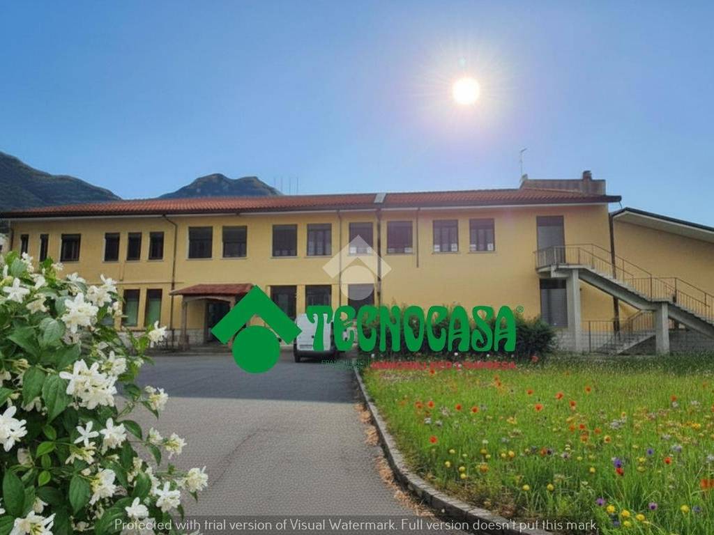 locale commerciale in vendita ad Ospedaletto d'Alpinolo