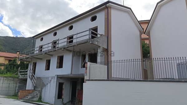 casa indipendente in vendita ad Ospedaletto d'Alpinolo