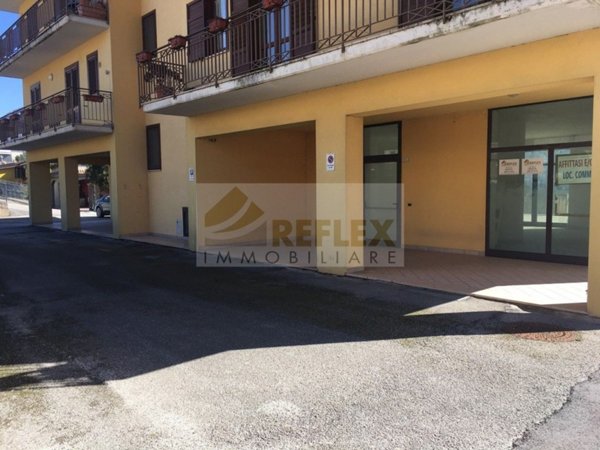 locale commerciale in vendita a Parolise
